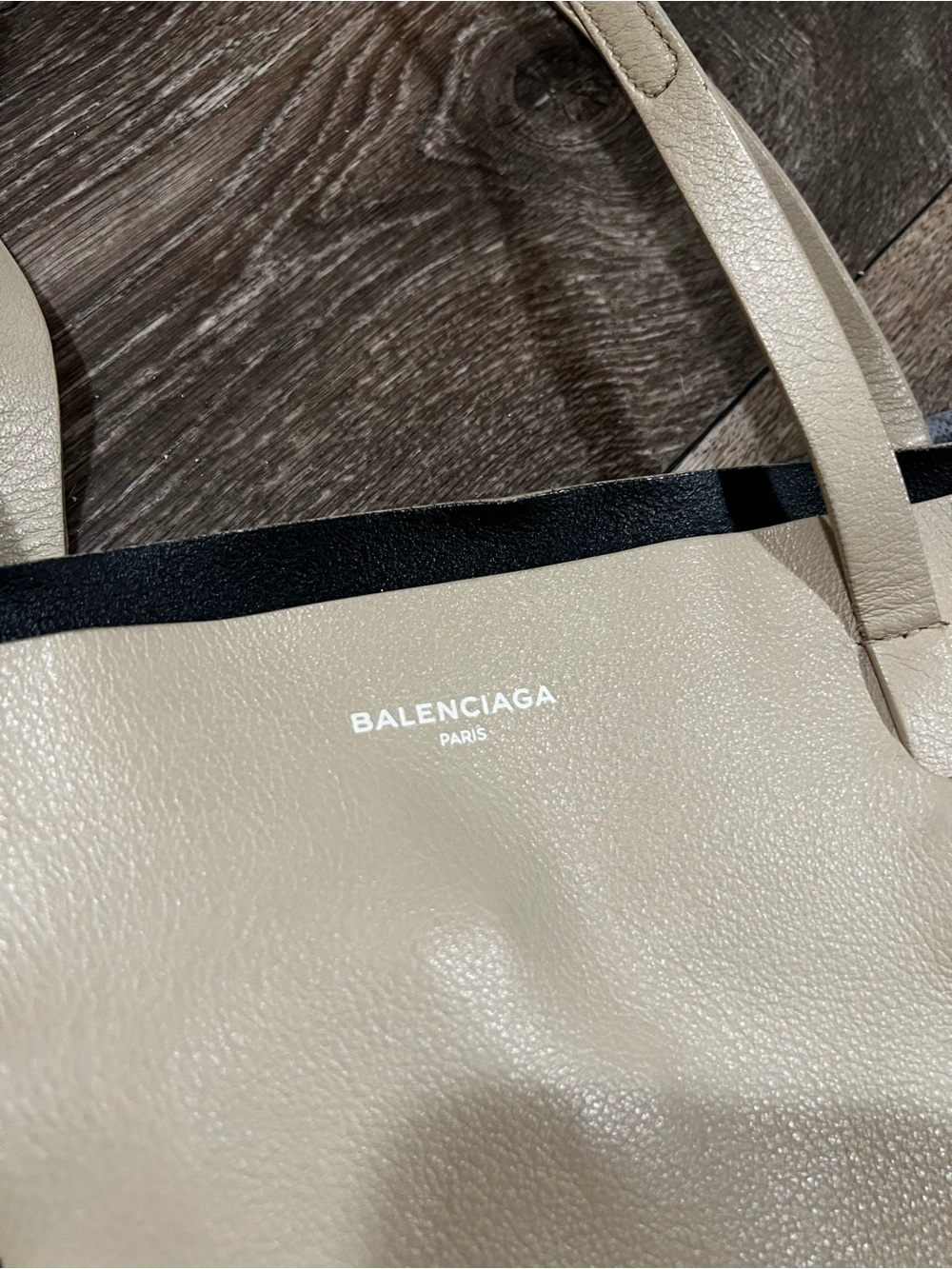 Balenciaga Everyday Beige Leather Tote Bag in Neutral Cream Tone - Picture 2 of 16
